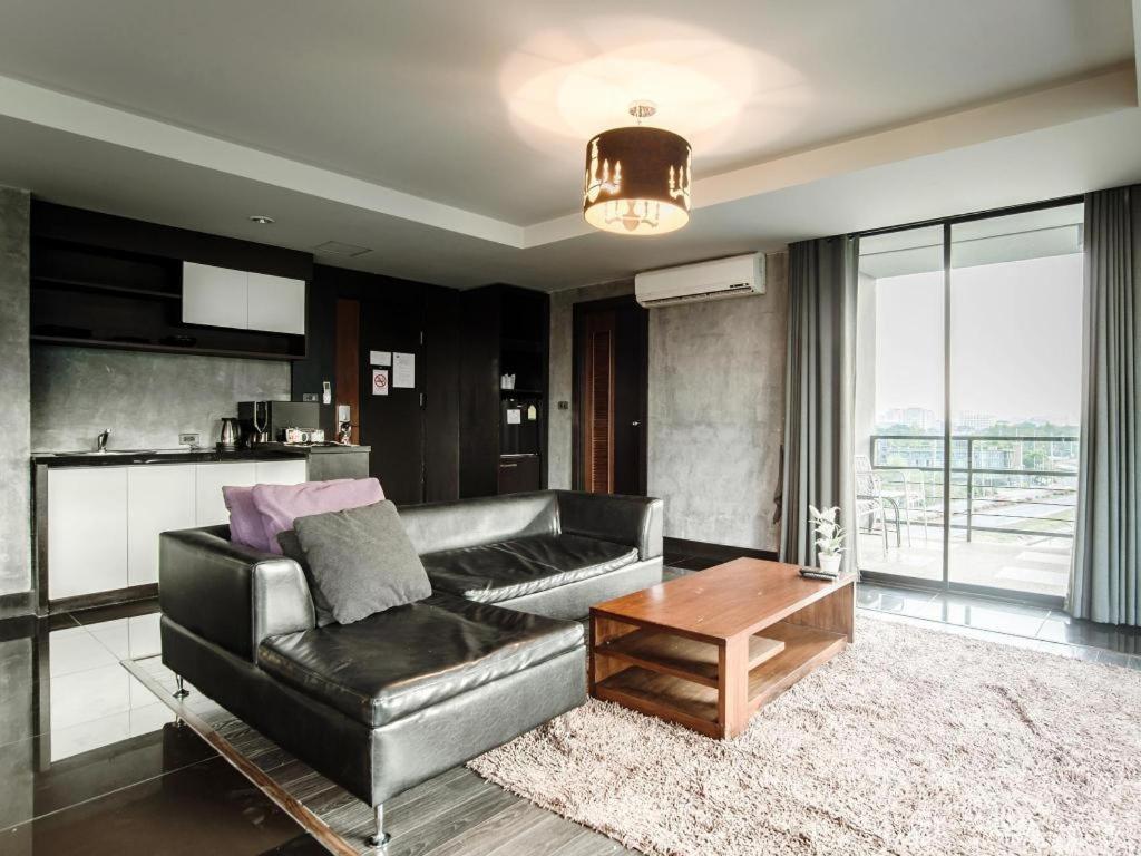 צ'יאנג מאי B2 Black Business And Budget Hotel מראה חיצוני תמונה