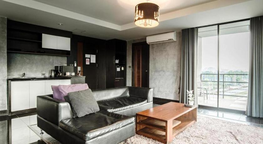 צ'יאנג מאי B2 Black Business And Budget Hotel מראה חיצוני תמונה